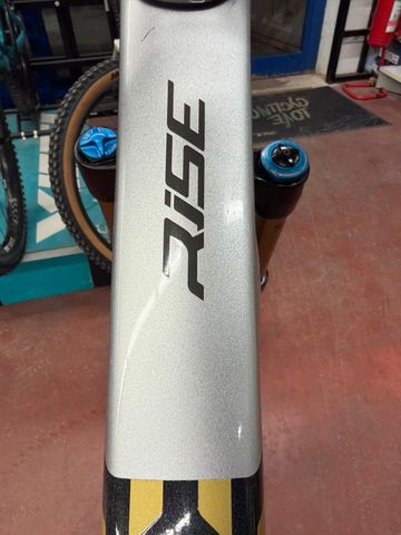 Orbea RISE M10 2024 2024 Mountainbike usato, Grigio chiaro — immagine 6 di 10