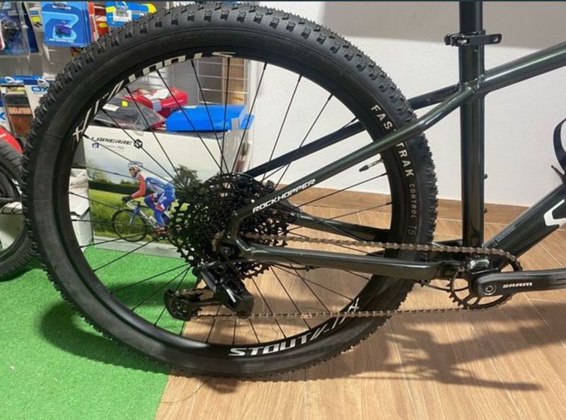 Used Specialized Rockhopper 27, 5 2024 Mountainbike, Green — image 3 of 4