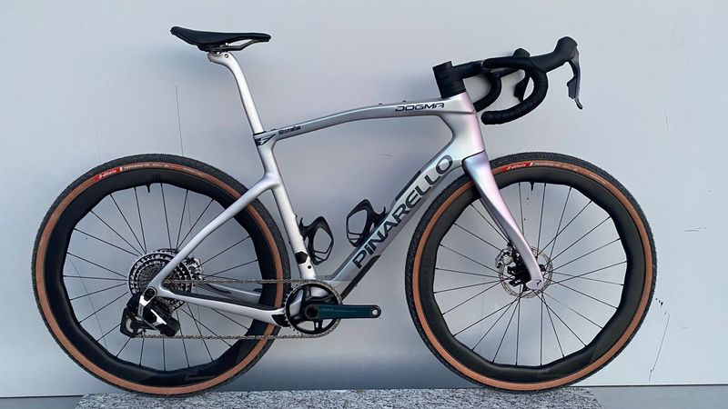 Käytetty Pinarello DOGMA GR SRAM RED XPLR AXS 1x13 2025 2025 Road & Gravel