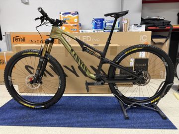 Tweedehands Canyon Neuron CF 9 SL 2024 2024 Mountainbike — afbeelding 4 van 43
