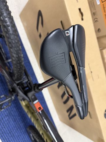 Tweedehands Canyon Neuron CF 9 SL 2024 2024 Mountainbike — afbeelding 23 van 43