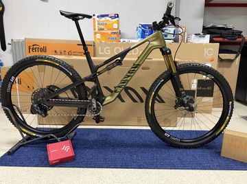 Tweedehands Canyon Neuron CF 9 SL 2024 2024 Mountainbike — afbeelding 1 van 43