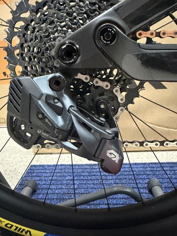 Tweedehands Canyon Neuron CF 9 SL 2024 2024 Mountainbike — afbeelding 19 van 43
