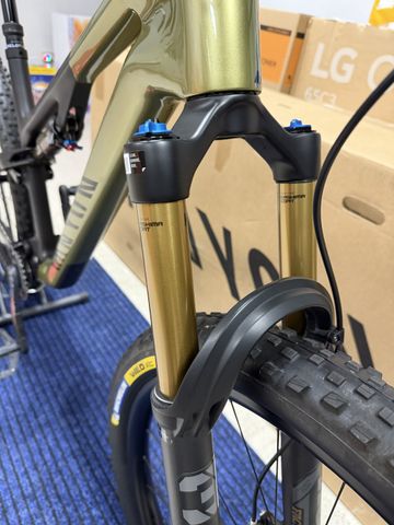 Tweedehands Canyon Neuron CF 9 SL 2024 2024 Mountainbike — afbeelding 24 van 43