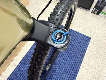 Tweedehands Canyon Neuron CF 9 SL 2024 2024 Mountainbike — afbeelding 11 van 43
