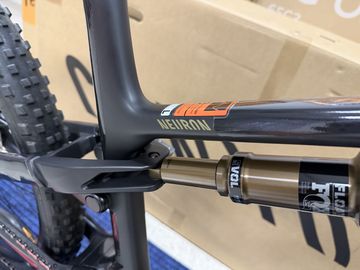 Tweedehands Canyon Neuron CF 9 SL 2024 2024 Mountainbike — afbeelding 12 van 43
