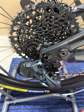 Tweedehands Canyon Neuron CF 9 SL 2024 2024 Mountainbike — afbeelding 16 van 43