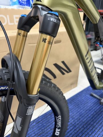 Tweedehands Canyon Neuron CF 9 SL 2024 2024 Mountainbike — afbeelding 28 van 43