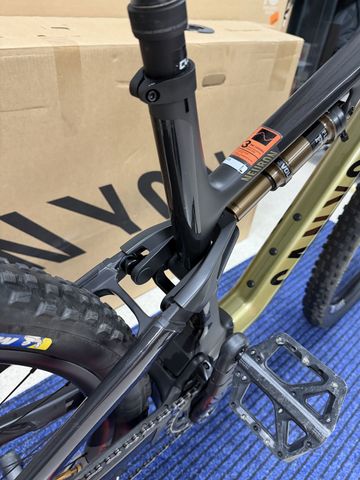 Tweedehands Canyon Neuron CF 9 SL 2024 2024 Mountainbike — afbeelding 17 van 43