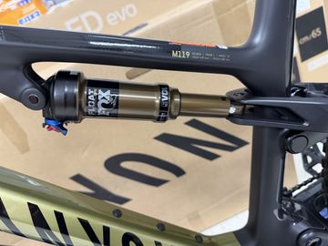 Tweedehands Canyon Neuron CF 9 SL 2024 2024 Mountainbike — afbeelding 40 van 43