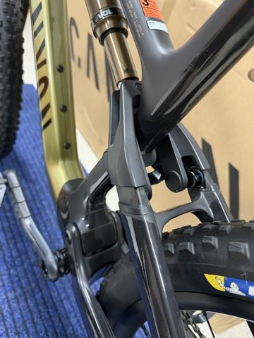 Tweedehands Canyon Neuron CF 9 SL 2024 2024 Mountainbike — afbeelding 27 van 43