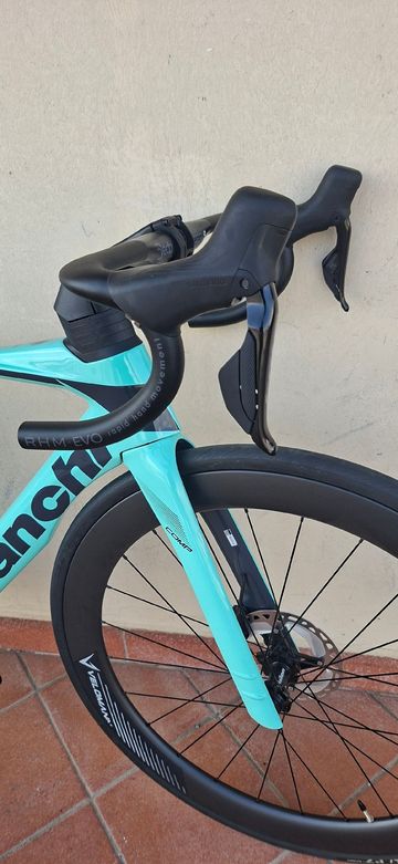 Tweedehands Bianchi Oltre Comp 105 Di2 2023 2023 Road & Gravel — afbeelding 4 van 6