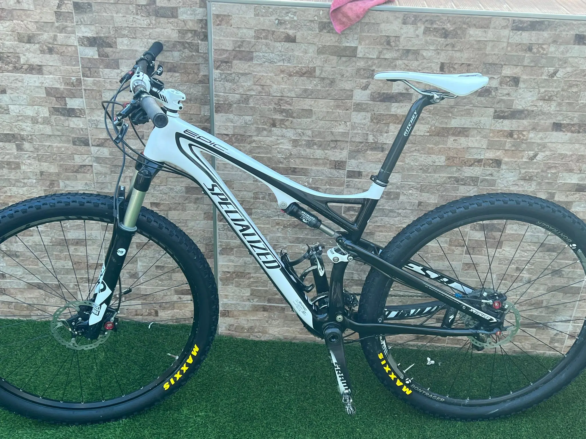 Specialized Epic Expert Carbon 29 used in LG buycycle