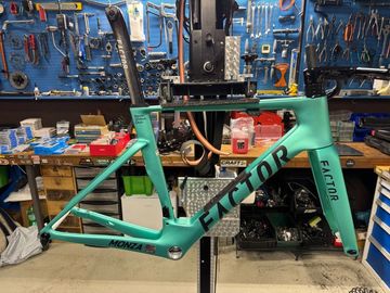 Used Factor MONZA - Standard package 2025 Frameset 2025 Road & Gravel, Green — image 2 of 5