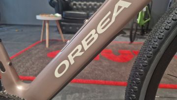 Orbea TERRA M30TEAM 2026 2026 Road & Gravel usato, Grigio chiaro — immagine 6 di 13
