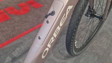 Orbea TERRA M30TEAM 2026 2026 Road & Gravel usato, Grigio chiaro — immagine 7 di 13