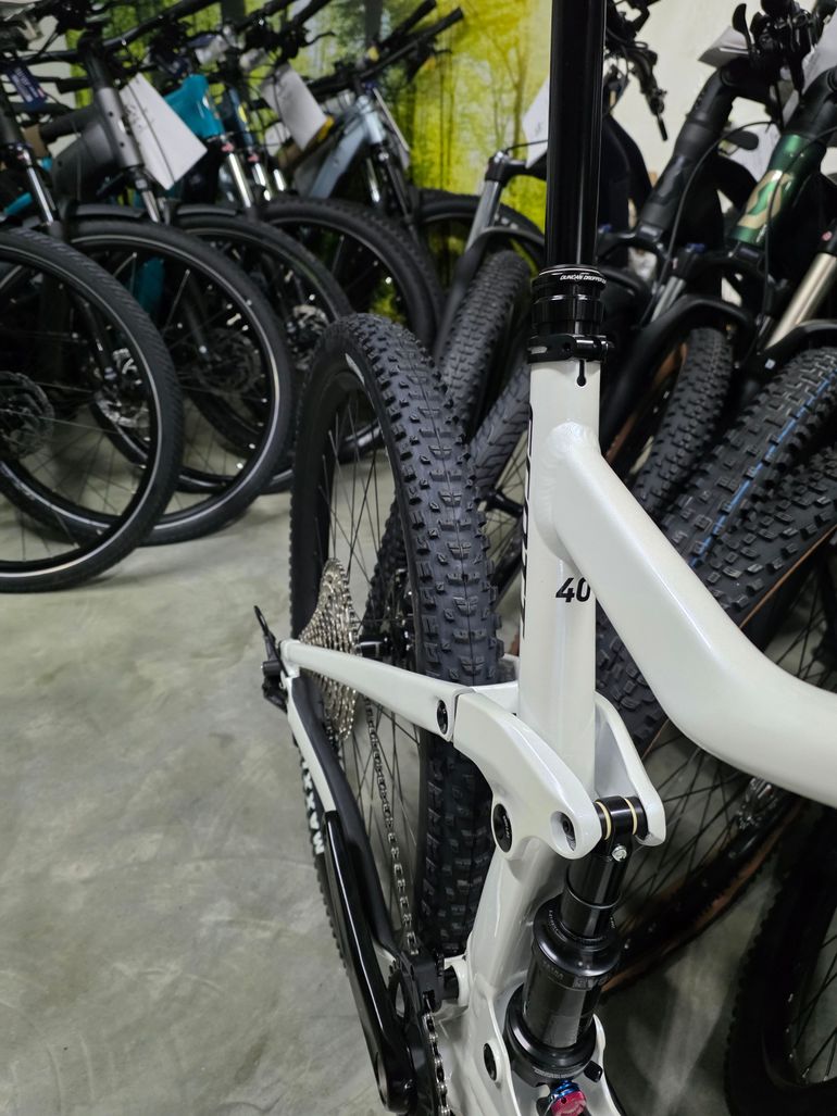 Used Scott Genius 940 2022 2022 Mountainbike, White, 29 — image 4 of 6