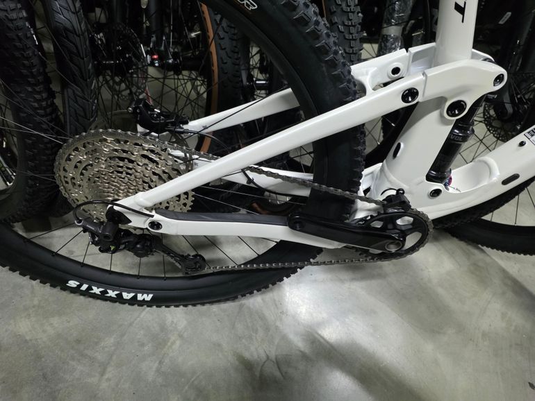 Used Scott Genius 940 2022 2022 Mountainbike, White, 29 — image 2 of 6