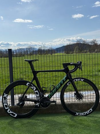 Used Giant Propel Advanced, Pro Disc 0 2022 2022 Road & Gravel, Black — image 1 of 3