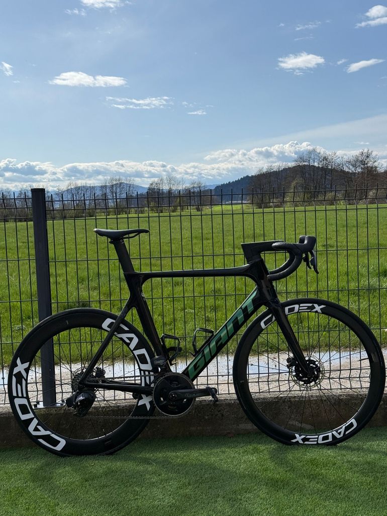 Used Giant Propel Advanced, Pro Disc 0 2022 2022 Road & Gravel, Black — image 1 of 3
