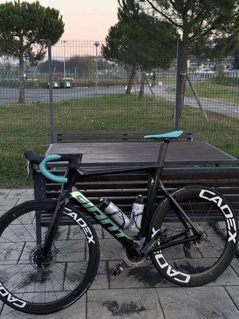 Used Giant Propel Advanced, Pro Disc 0 2022 2022 Road & Gravel, Black — image 2 of 3