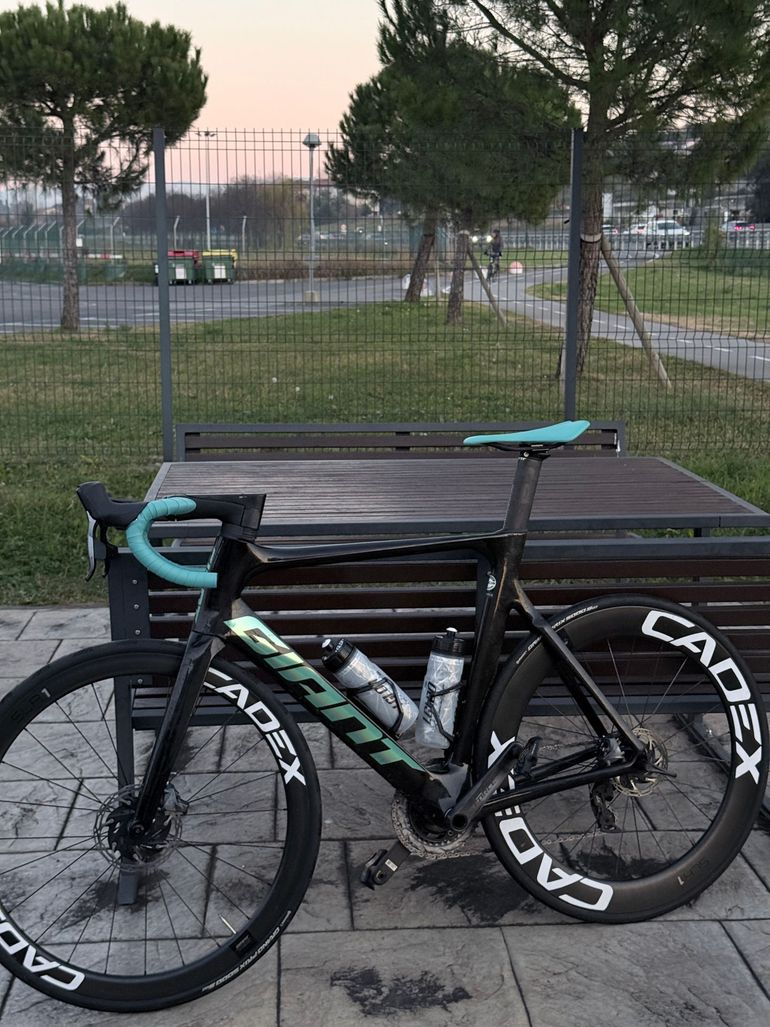 Used Giant Propel Advanced, Pro Disc 0 2022 2022 Road & Gravel, Black — image 2 of 3