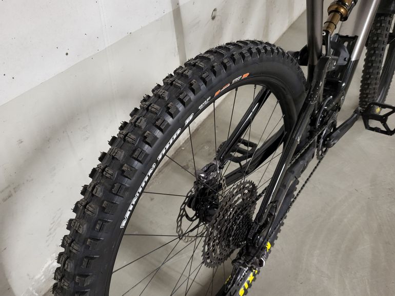 Used Orbea RISE H10 2022 2022 Mountainbike, Light Gray, 29 — image 10 of 12