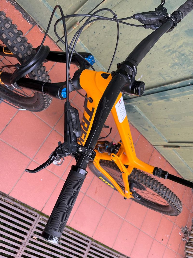 Trek Remedy 9.8 2022 Mountainbike usato, Arancione — immagine 7 di 13