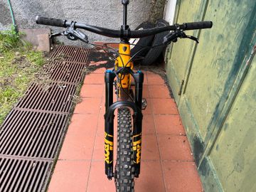 Trek Remedy 9.8 2022 Mountainbike usato, Arancione — immagine 6 di 13