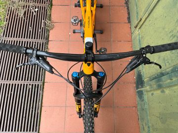 Trek Remedy 9.8 2022 Mountainbike usato, Arancione — immagine 5 di 13