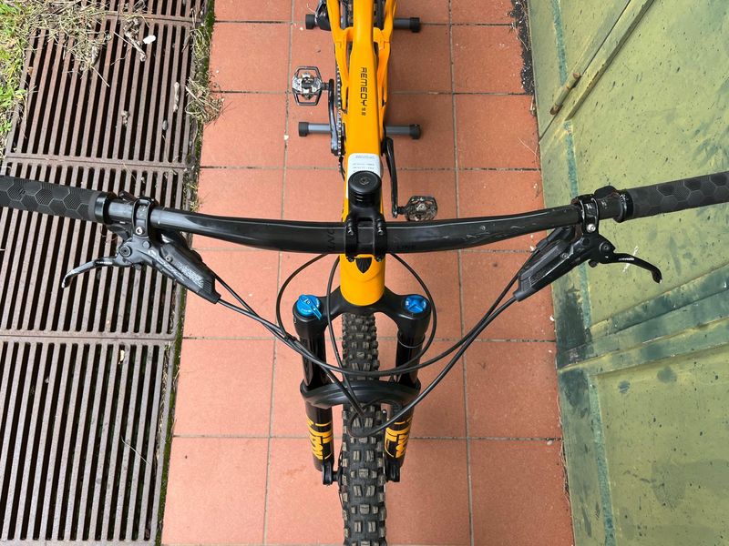 Trek Remedy 9.8 2022 Mountainbike usato, Arancione — immagine 5 di 13