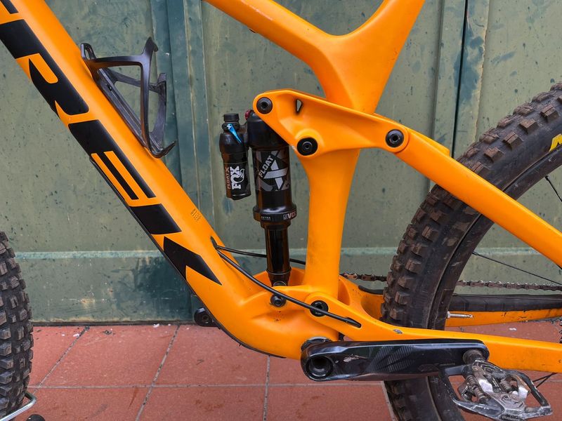 Trek Remedy 9.8 2022 Mountainbike usato, Arancione — immagine 4 di 13