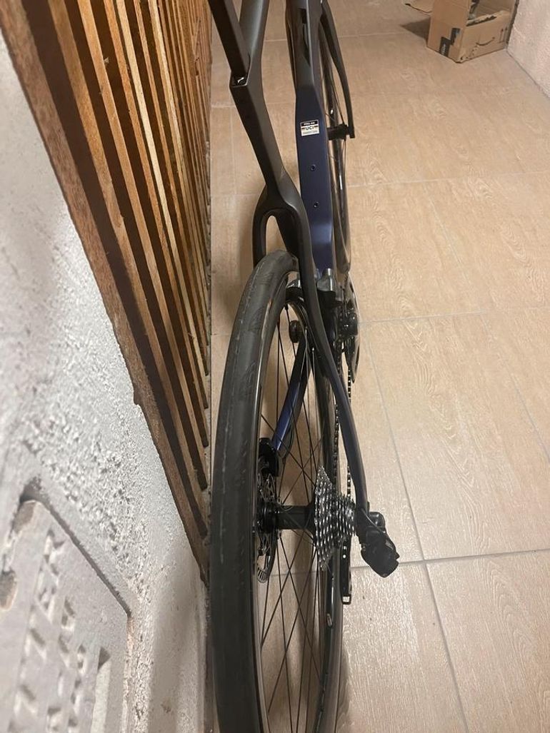 Used Pinarello Dogma F Super Record Disc 2025 Road & Gravel, Blau — image 17 of 20