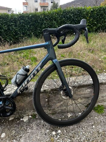 Giant TCR Advanced Pro 0 Di2 2025 2025 Road & Gravel d'occasion — image 3 sur 4