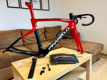 Pinarello Dogma F Éruption Red Frameset 2022 Road & Gravel usato