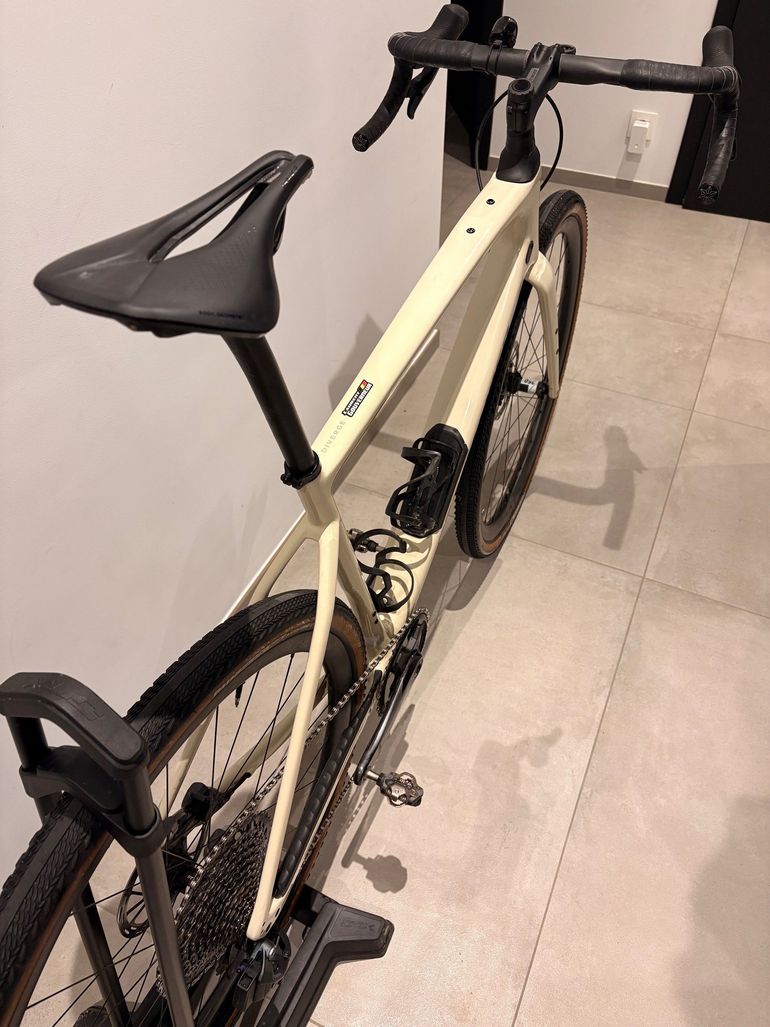 Used Specialized Diverge Pro Carbon 2022 2022 Road & Gravel, Weiß — image 7 of 8