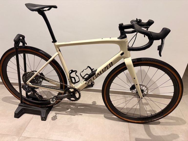 Used Specialized Diverge Pro Carbon 2022 2022 Road & Gravel, Weiß — image 1 of 8