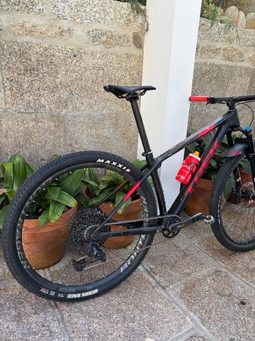 Used Trek Procaliber SRAM GX Eagle AXS 2017 Mountainbike, Black — image 2 of 11