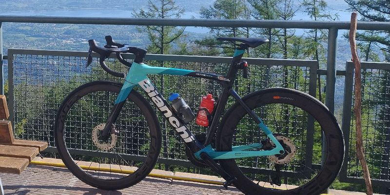 Käytetty Bianchi Oltre XR4 - Ultegra Di2 2022 2022 Road & Gravel