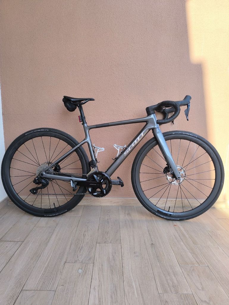 Used Scott Addict 30 2025 2025 Road & Gravel — image 1 of 7