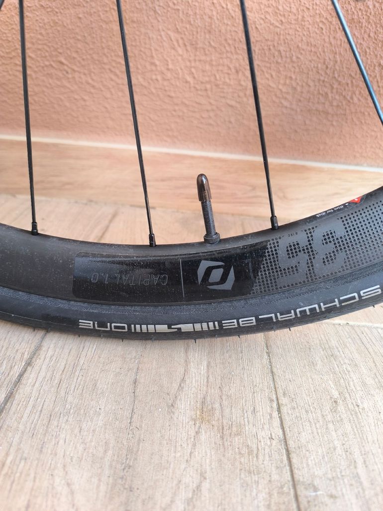 Used Scott Addict 30 2025 2025 Road & Gravel — image 4 of 7