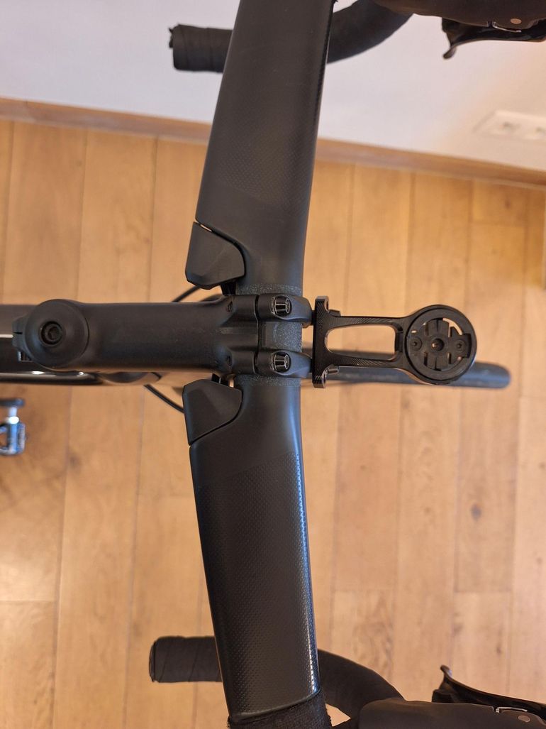 Used Specialized Tarmac SL6 Sport 2023 2023 Road & Gravel, Black — image 3 of 7