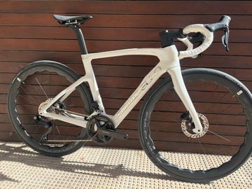 Pinarello F5 Shimano 105 Di2 2026 Road & Gravel usato