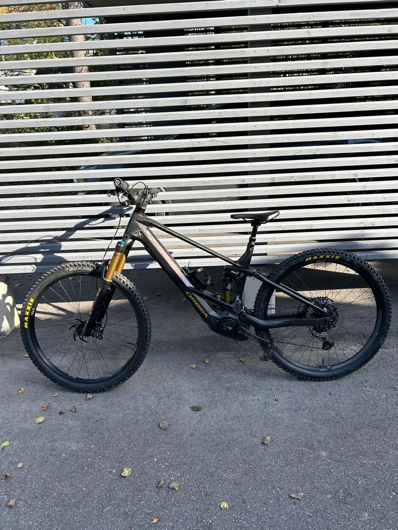 Used Orbea WILD M-TEAM 2024 2024 Mountainbike, Black, 29 — image 2 of 6