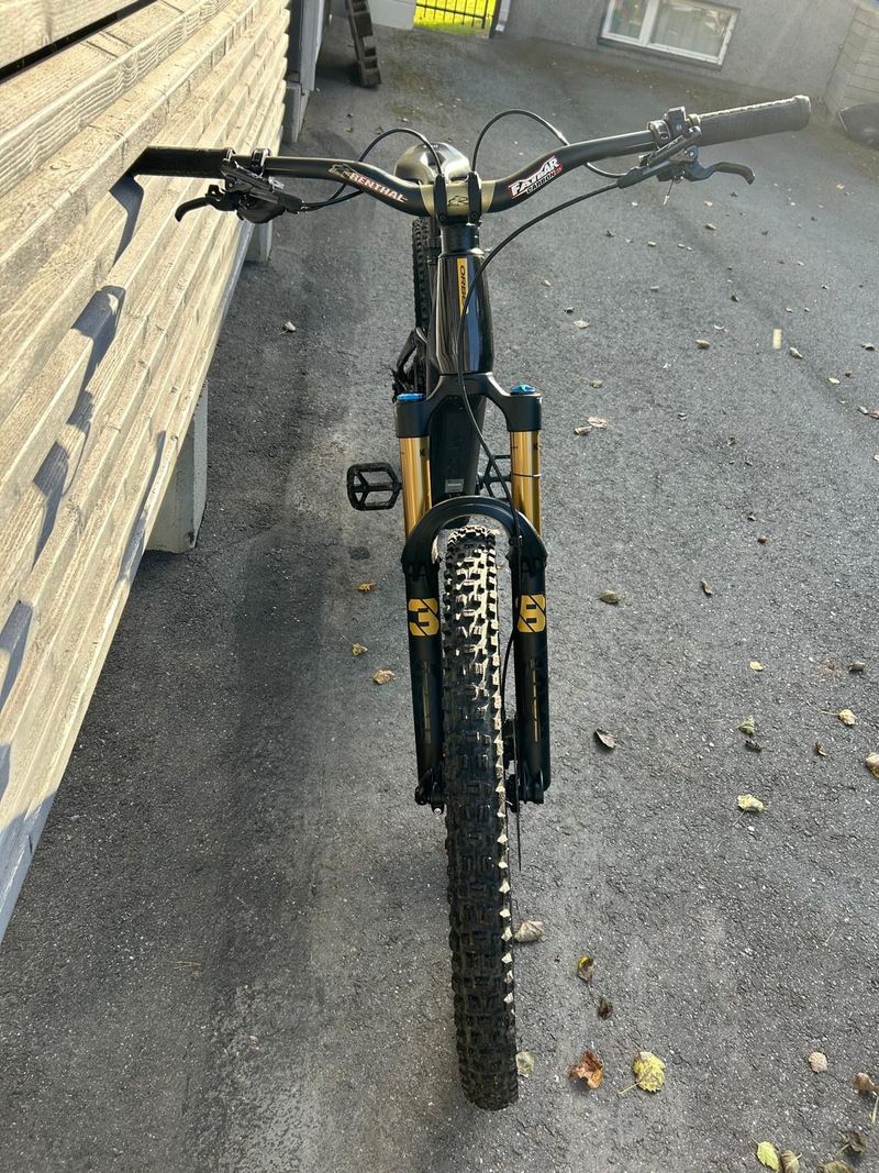 Used Orbea WILD M-TEAM 2024 2024 Mountainbike, Black, 29 — image 4 of 6