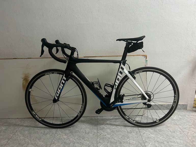Used Giant Propel Shimano 105 2016 Road & Gravel, Black — image 1 of 6