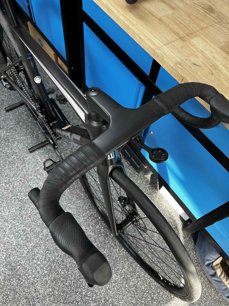 Used BMC Teammachine SLR FOUR 2023 2023 Road & Gravel, Black — image 3 of 10