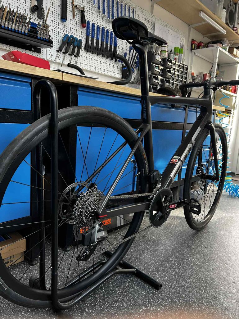 Used BMC Teammachine SLR FOUR 2023 2023 Road & Gravel, Black — image 2 of 10