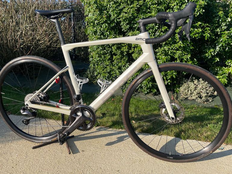 Used BMC Roadmachine THREE 2023 2023 Road & Gravel, Weiß — image 1 of 5