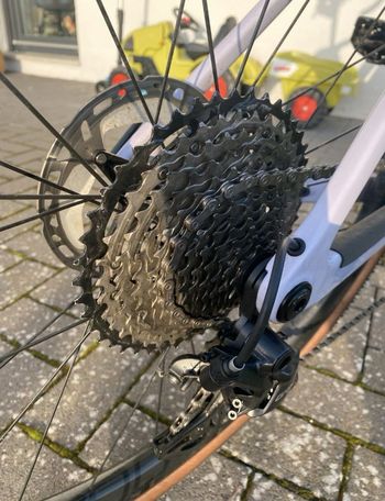 Used Canyon Grail CF SL 8 2024 2024 Road & Gravel, Black — image 7 of 10